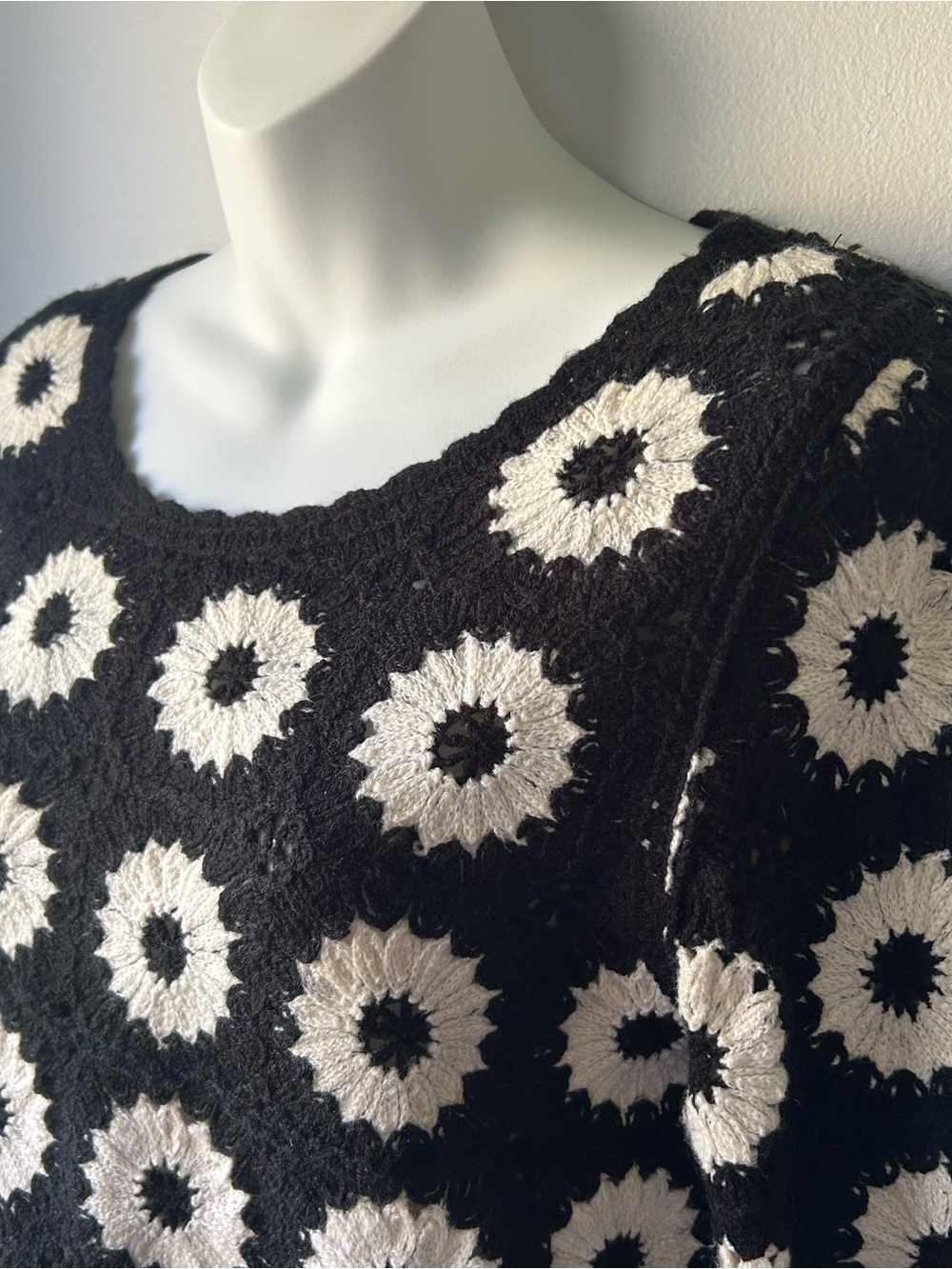 Rebellion Black & Cream Crocheted Floral Sweater Women’s Size M